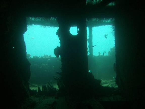Os belos cenários do anufrágio Lesleen M, em Soufriere, sul de Santa Lúcia, no Caribe